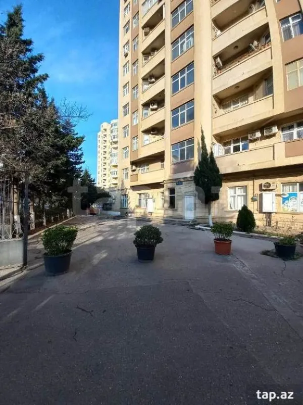 Satılır 4 otaqlı yeni tikili 185 m²