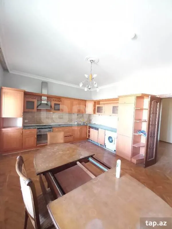 Satılır 4 otaqlı yeni tikili 185 m²