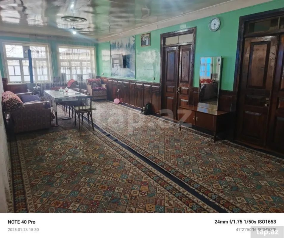 Satılır 15 otaqlı həyət evi