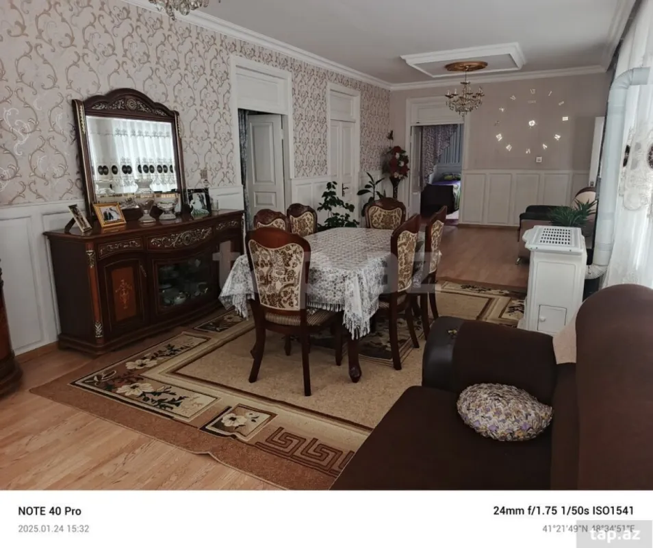 Satılır 15 otaqlı həyət evi