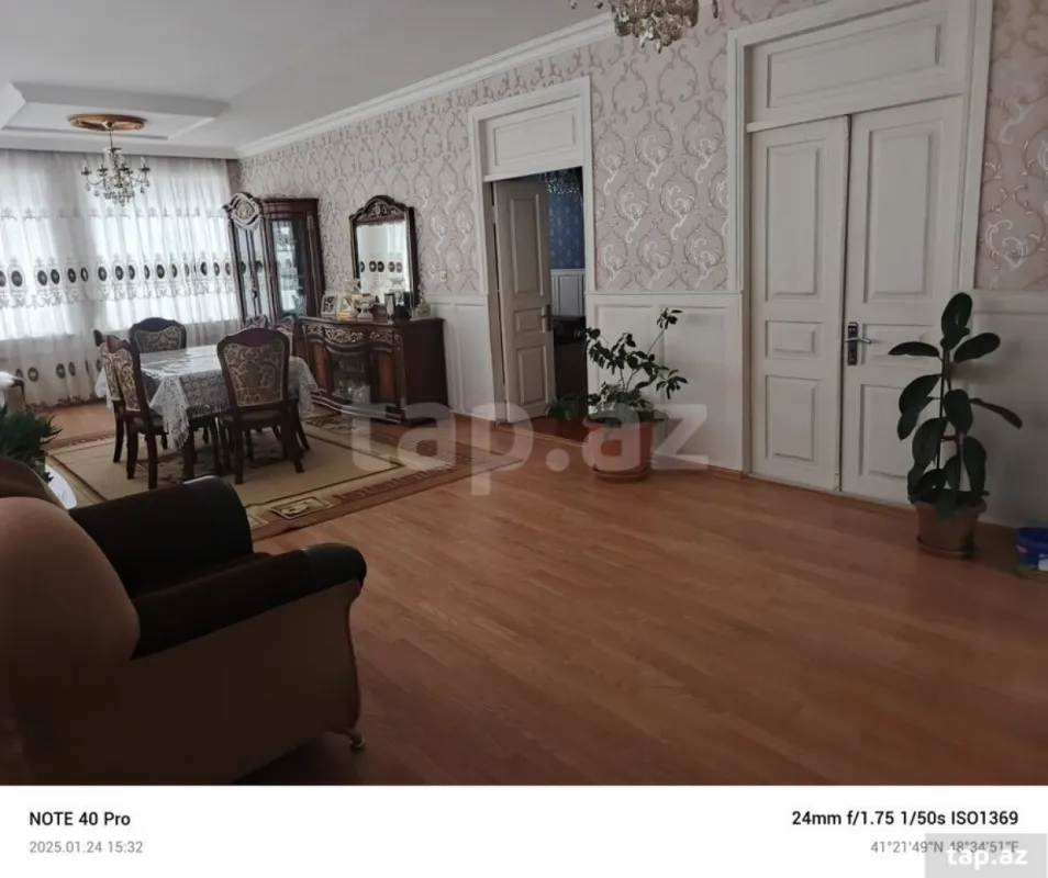 Satılır 15 otaqlı həyət evi