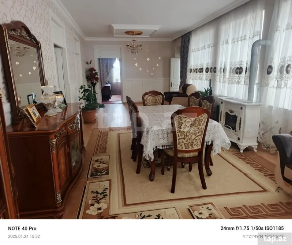 Satılır 15 otaqlı həyət evi