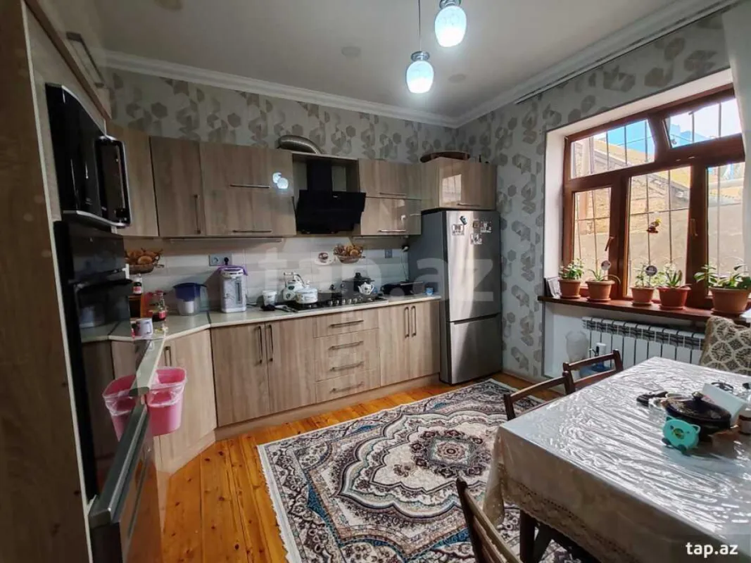 Satılır 4 otaqlı həyət evi 220 m²