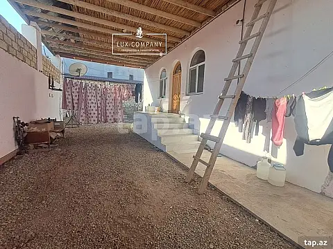 Satılır 4 otaqlı həyət evi