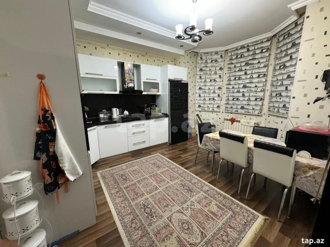 Satılır 8 otaqlı həyət evi 375 m²
