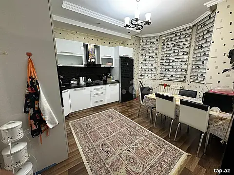 Satılır 8 otaqlı həyət evi 375 m²