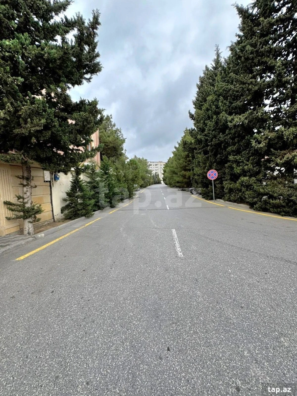 Satılır 8 otaqlı həyət evi 375 m²
