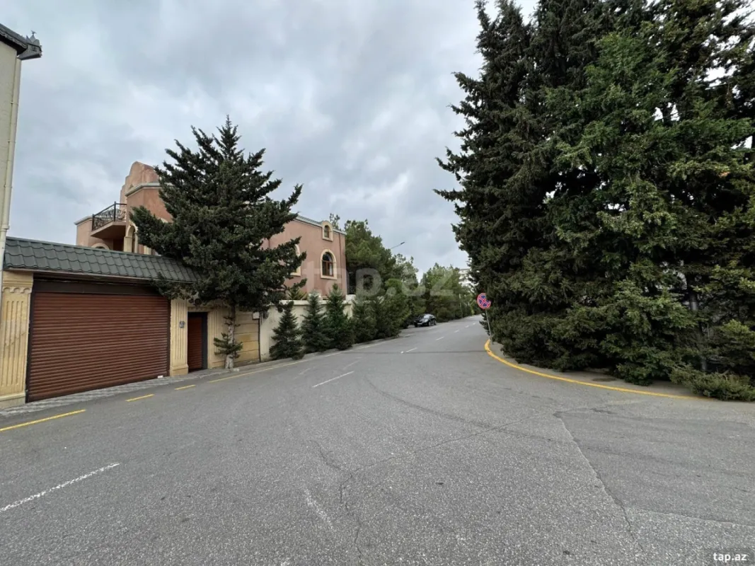 Satılır 8 otaqlı həyət evi 375 m²