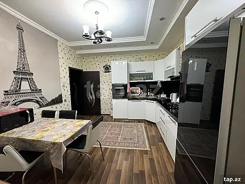 Satılır 8 otaqlı həyət evi 375 m²