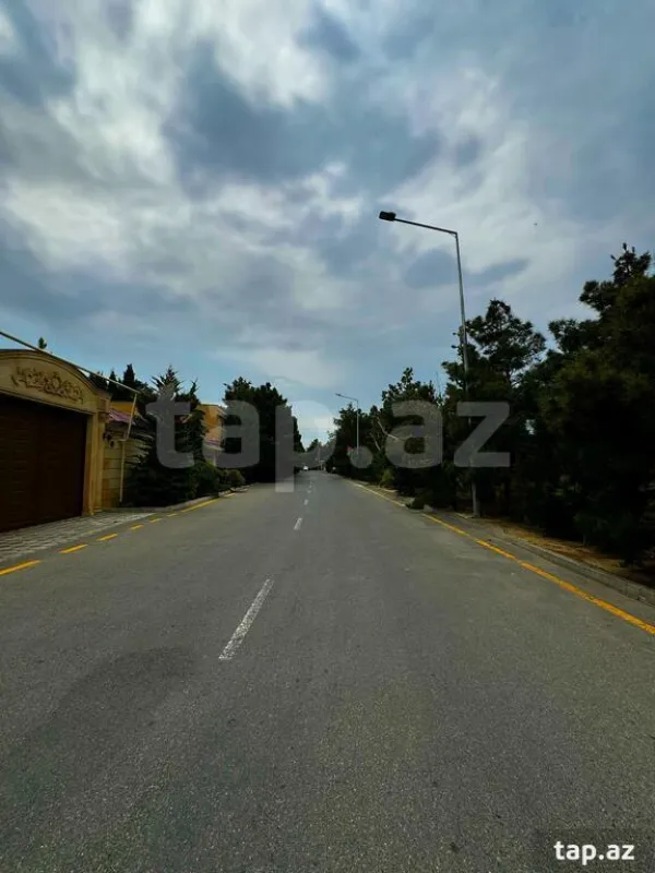 Satılır 8 otaqlı həyət evi 375 m²