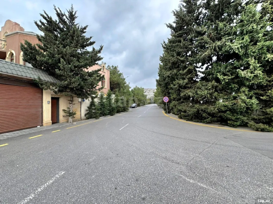 Satılır 8 otaqlı həyət evi 375 m²
