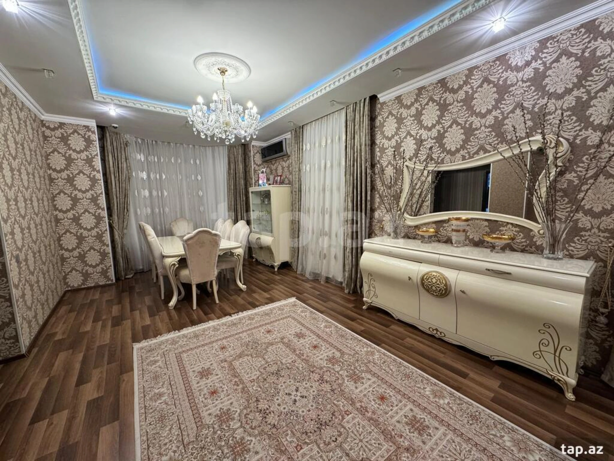 Satılır 8 otaqlı həyət evi 375 m²