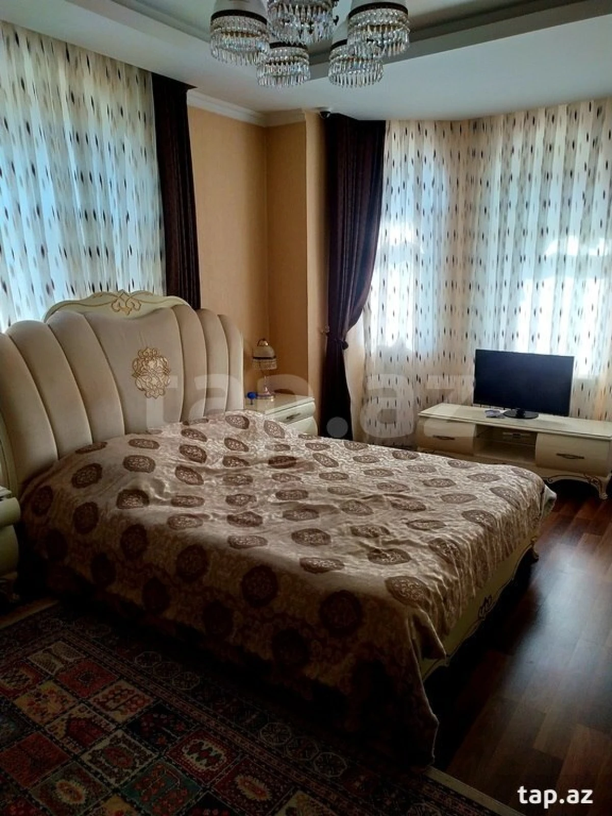 Satılır 8 otaqlı həyət evi 375 m²