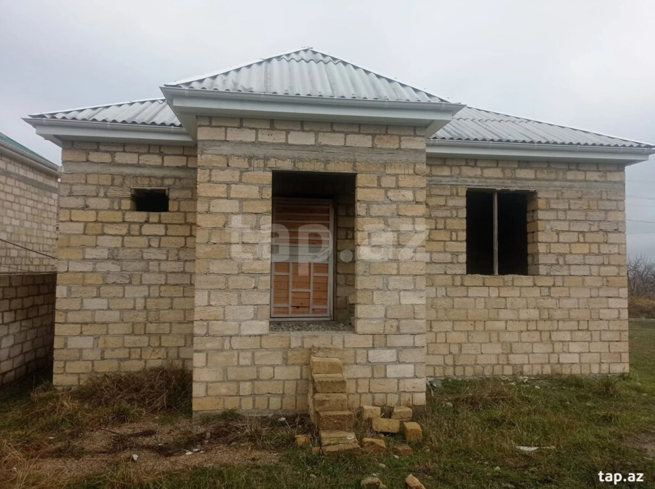 Satılır 3 otaqlı həyət evi