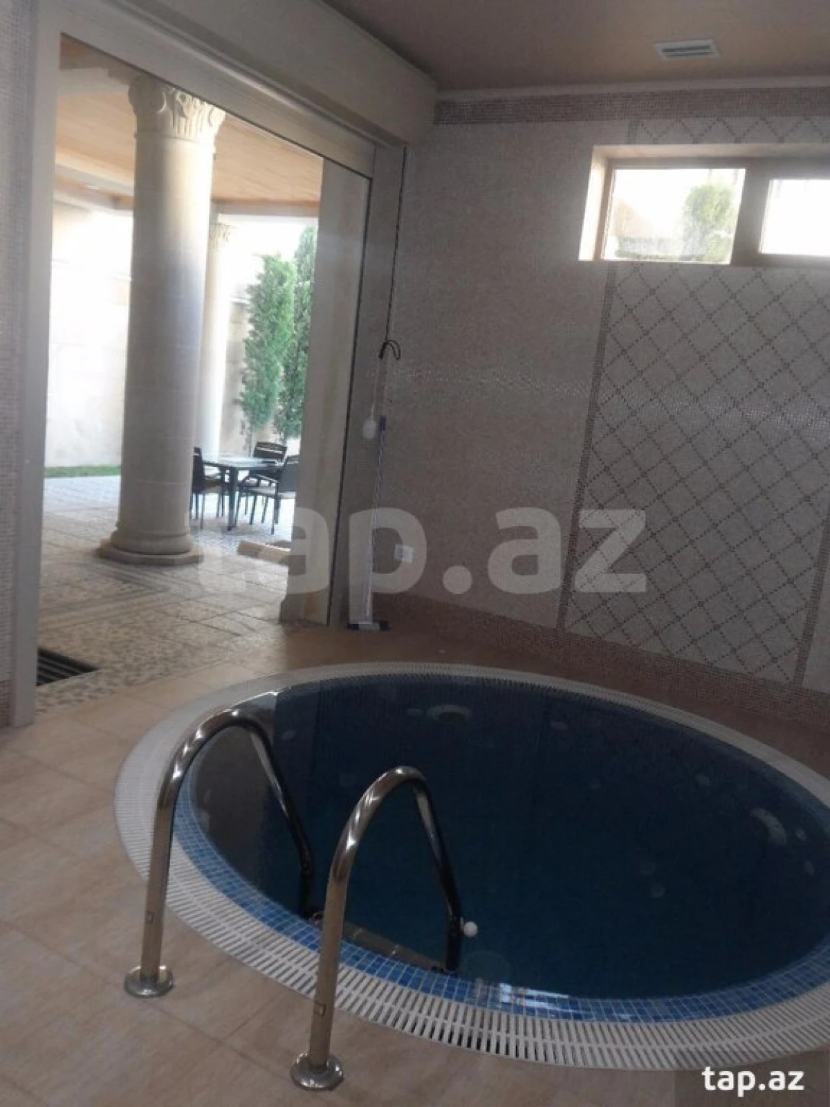 Satılır 15 otaqlı həyət evi