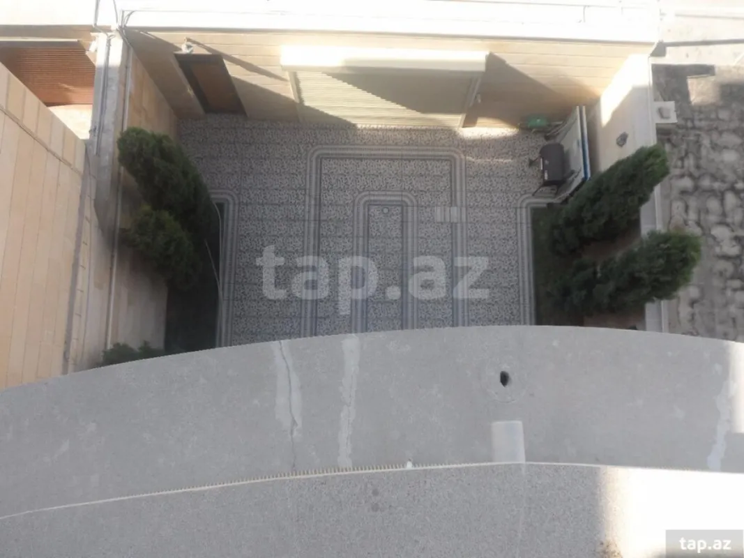 Satılır 15 otaqlı həyət evi