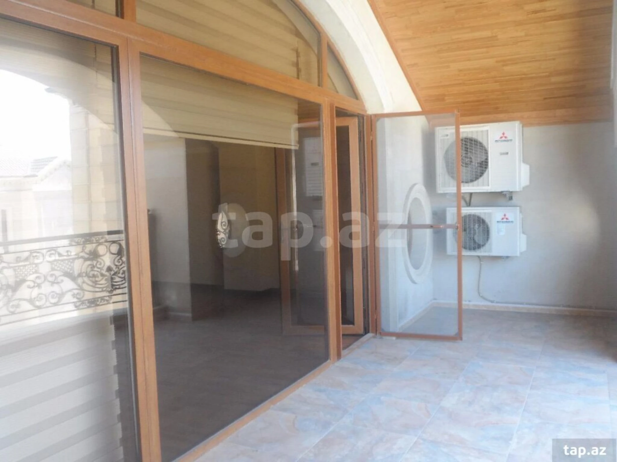 Satılır 15 otaqlı həyət evi