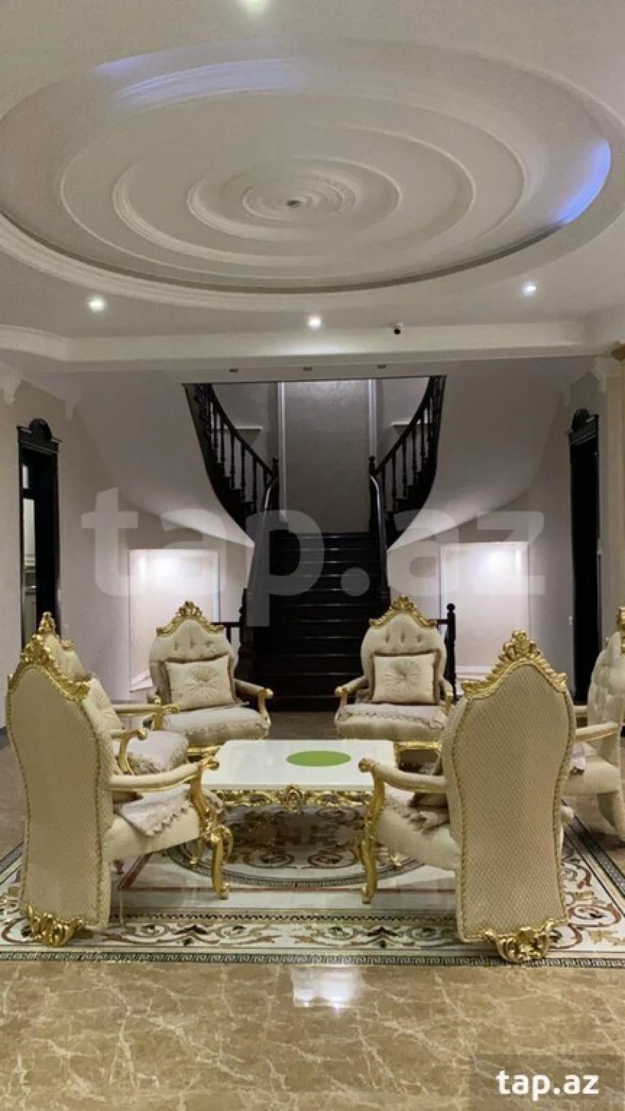 Satılır 15 otaqlı həyət evi