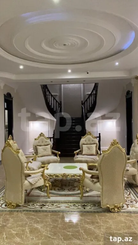 Satılır 15 otaqlı həyət evi