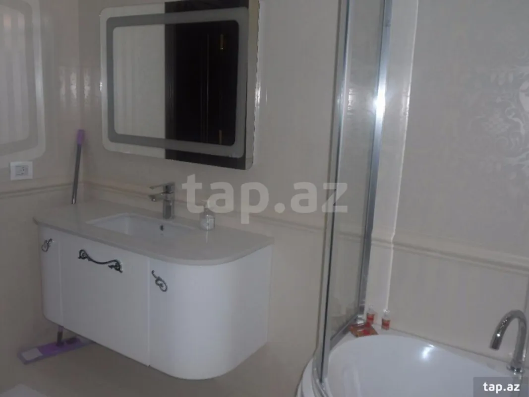 Satılır 15 otaqlı həyət evi