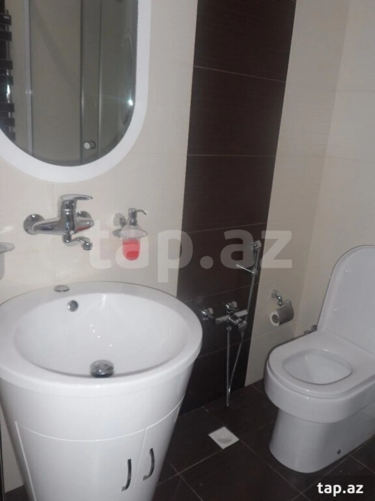 Satılır 15 otaqlı həyət evi