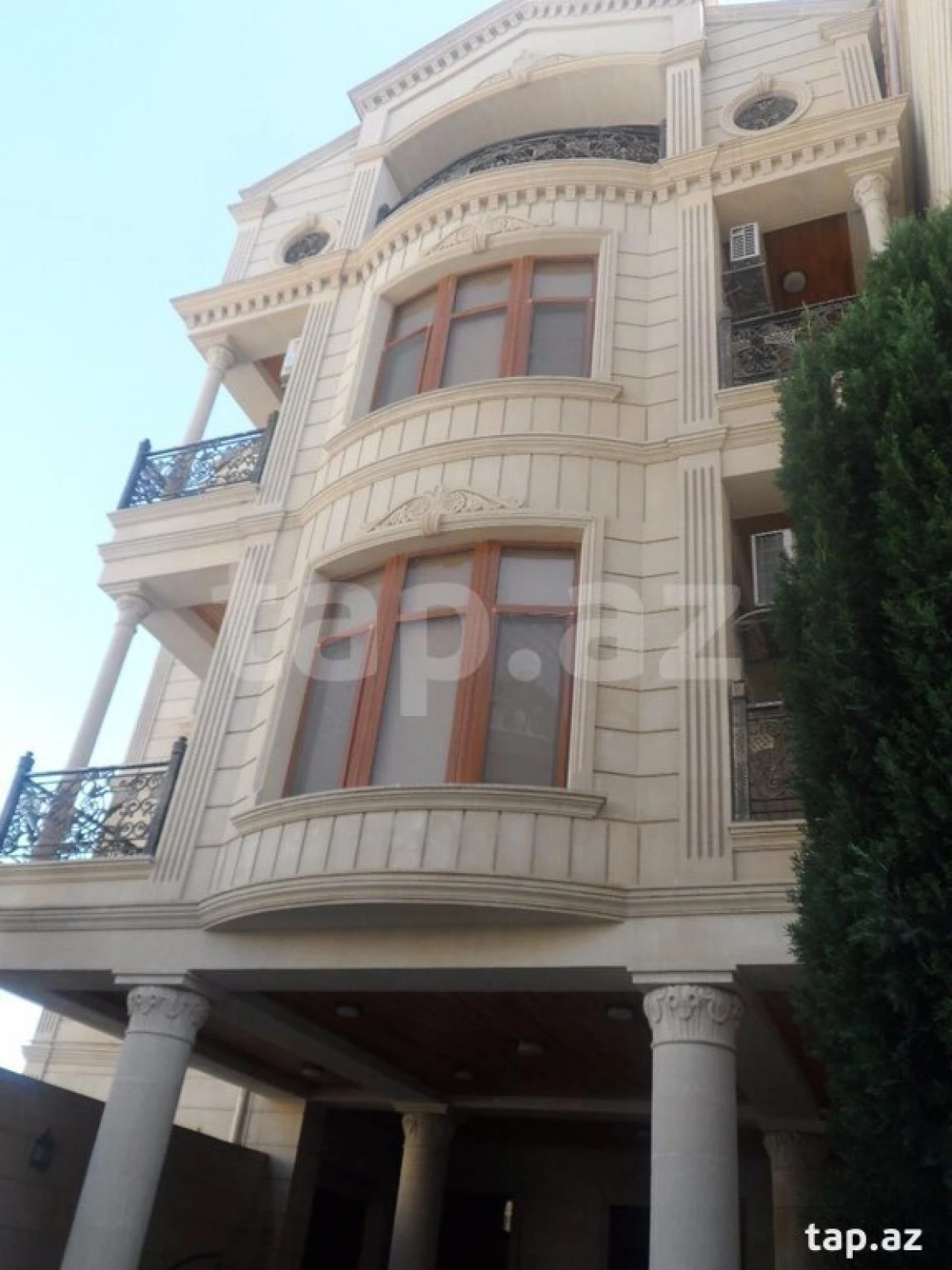 Satılır 15 otaqlı həyət evi