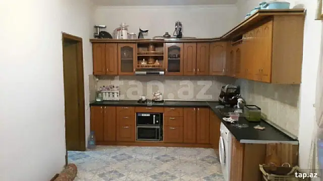 Satılır 9 otaqlı həyət evi