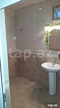 Satılır 9 otaqlı həyət evi