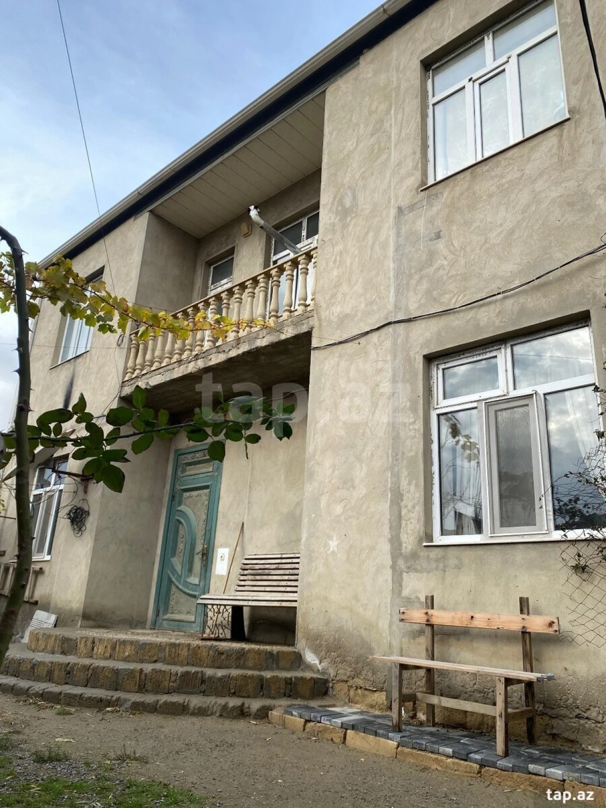 Satılır 9 otaqlı həyət evi