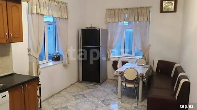 Satılır 9 otaqlı həyət evi