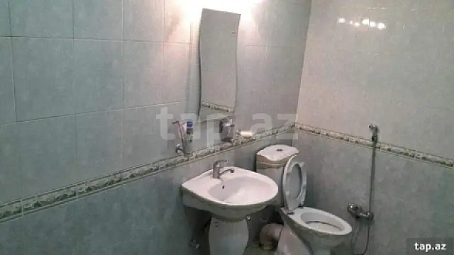 Satılır 9 otaqlı həyət evi