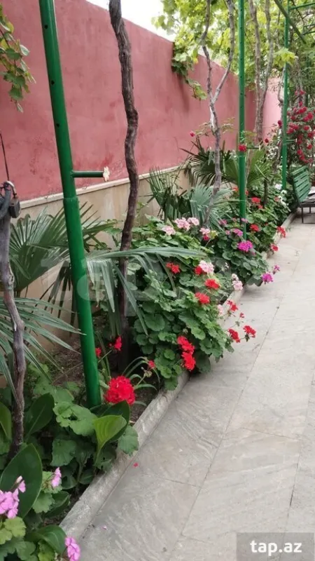 Satılır 9 otaqlı həyət evi 250 m²