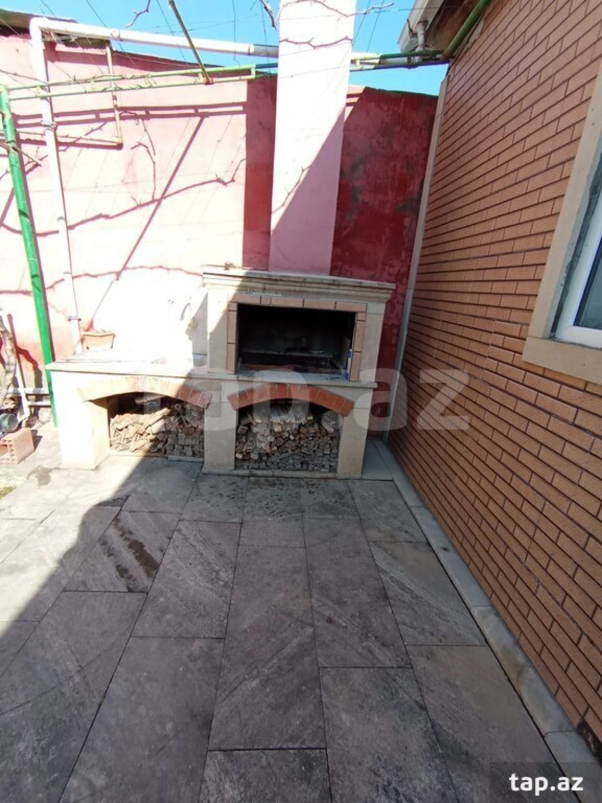 Satılır 9 otaqlı həyət evi 250 m²