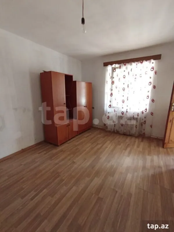 Satılır 9 otaqlı həyət evi 250 m²