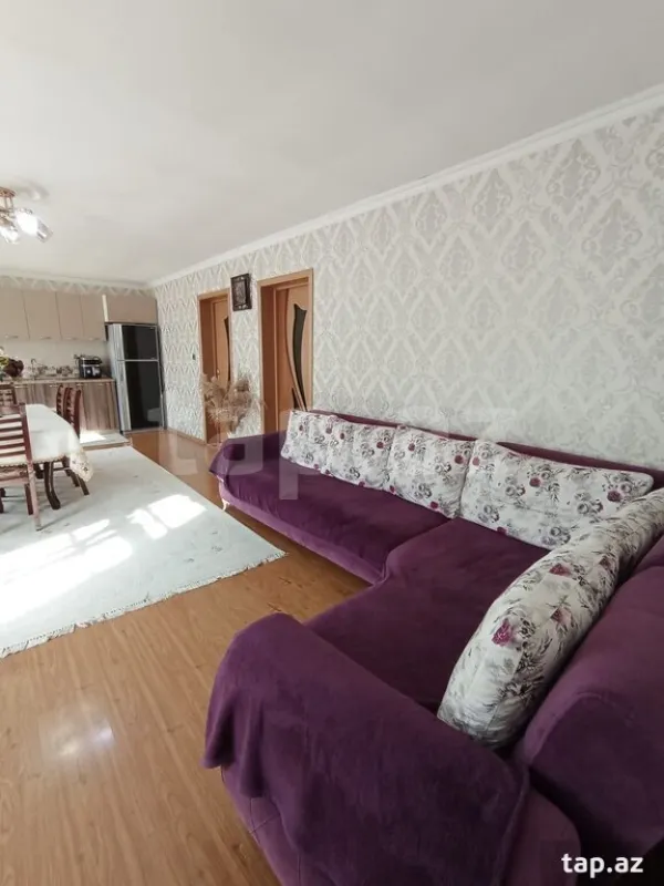 Satılır 9 otaqlı həyət evi 250 m²