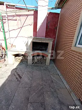Satılır 9 otaqlı həyət evi 250 m²