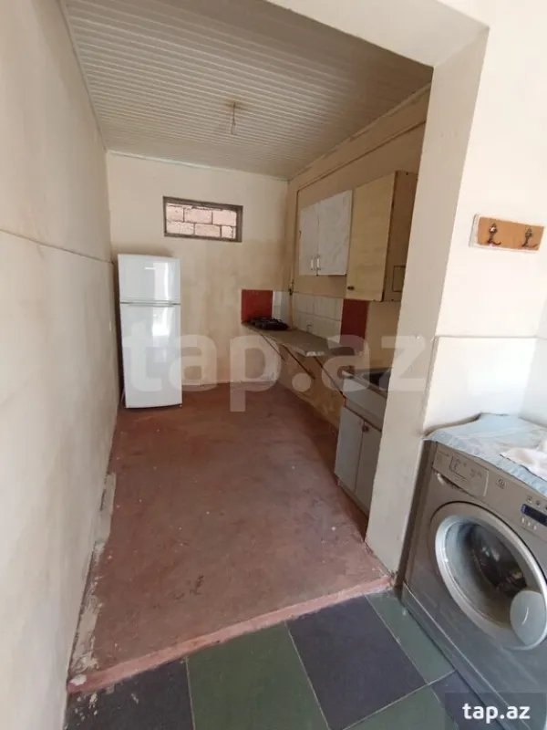 Satılır 9 otaqlı həyət evi 250 m²