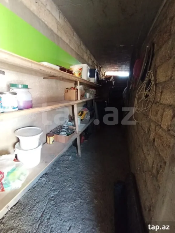 Satılır 9 otaqlı həyət evi 250 m²