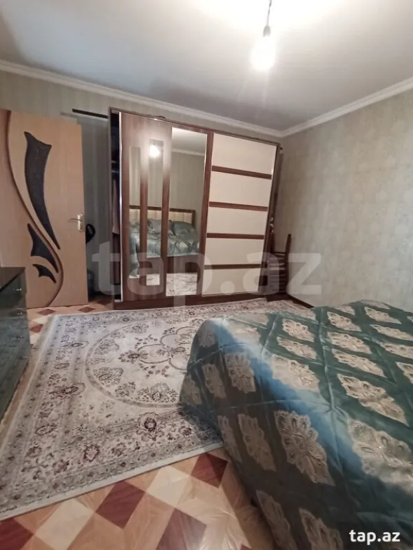 Satılır 9 otaqlı həyət evi 250 m²