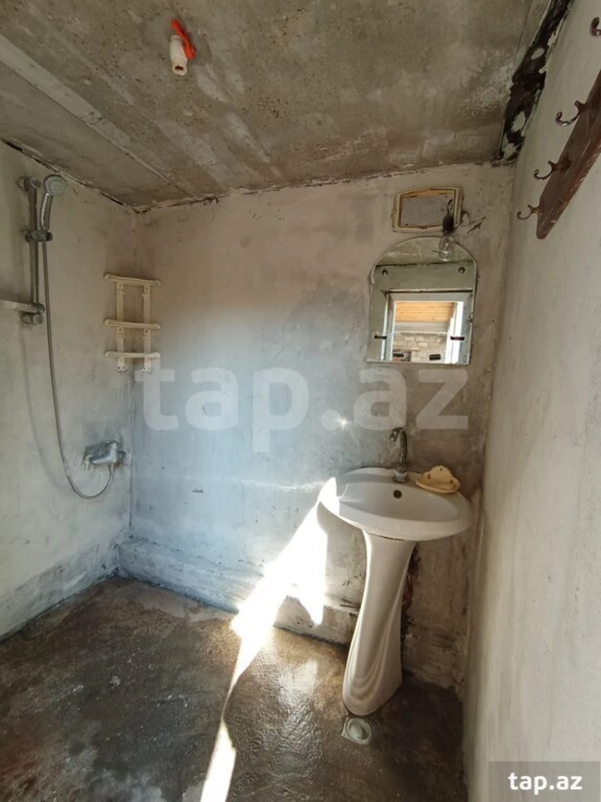 Satılır 9 otaqlı həyət evi 250 m²