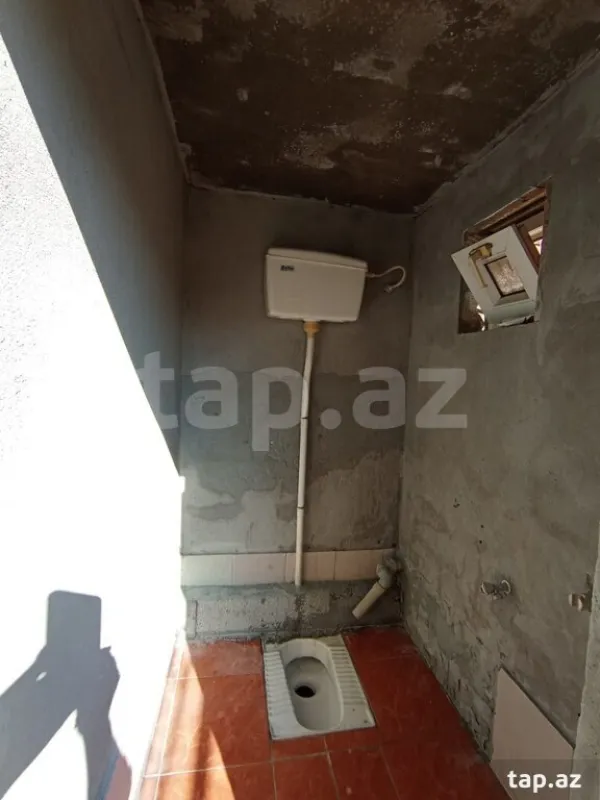 Satılır 9 otaqlı həyət evi 250 m²