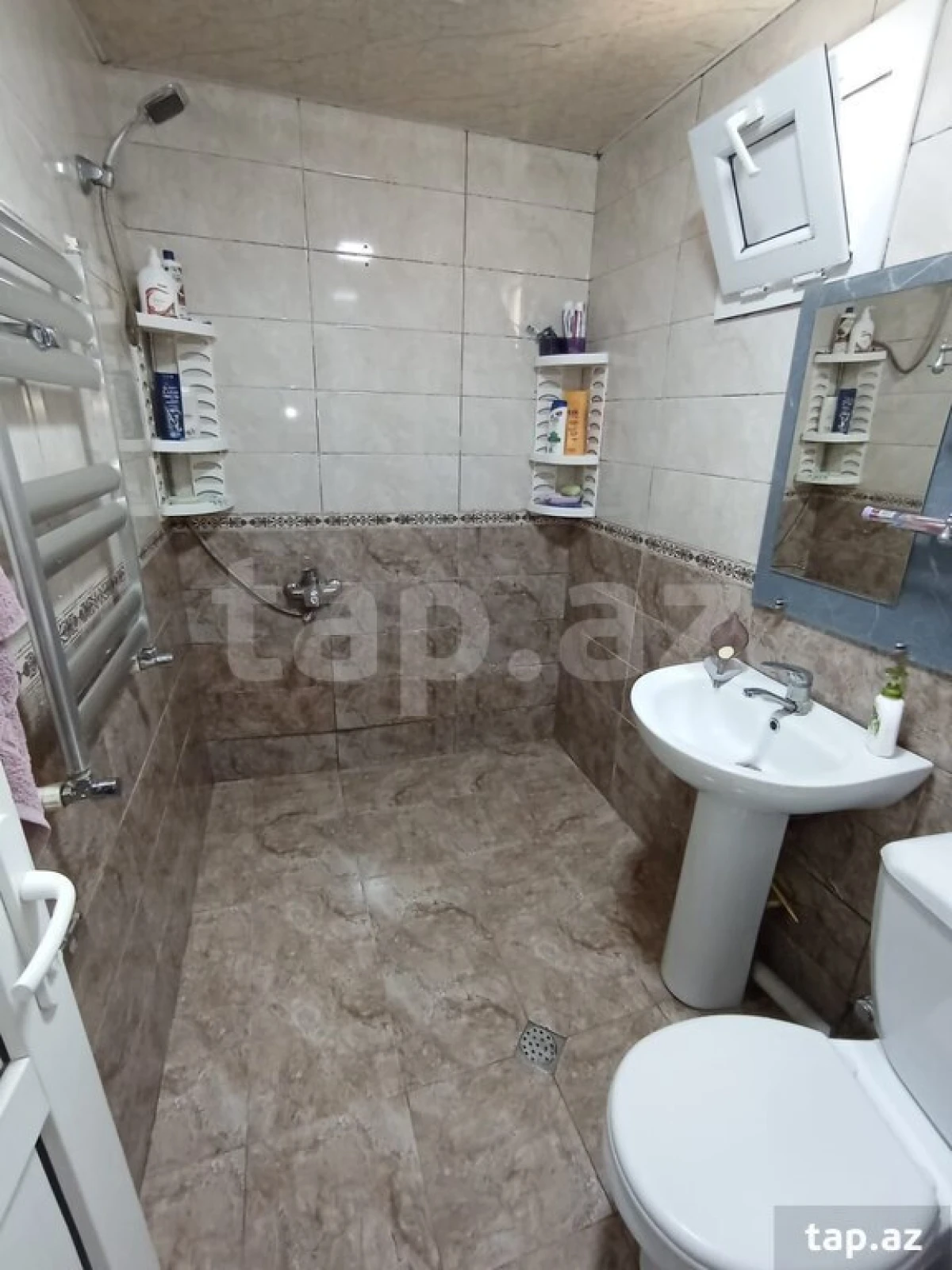 Satılır 9 otaqlı həyət evi 250 m²