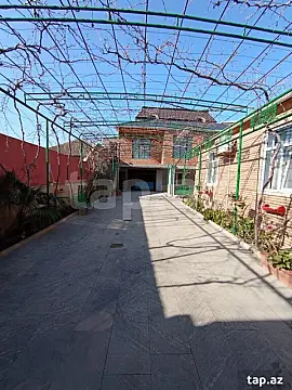 Satılır 9 otaqlı həyət evi 250 m²