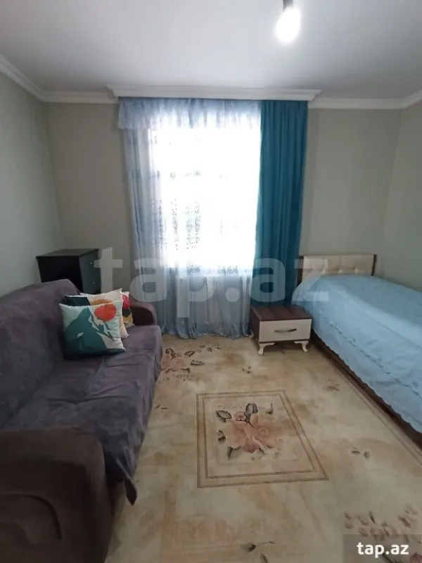 Satılır 9 otaqlı həyət evi 250 m²