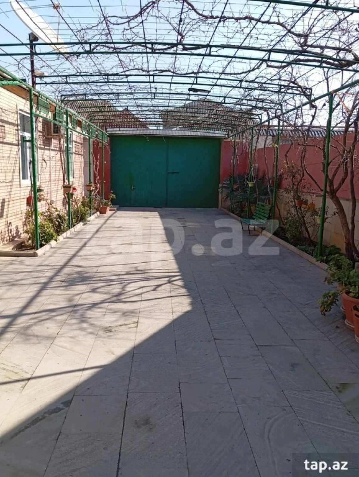 Satılır 9 otaqlı həyət evi 250 m²