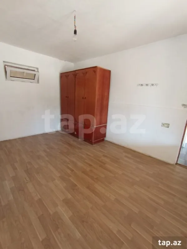 Satılır 9 otaqlı həyət evi 250 m²