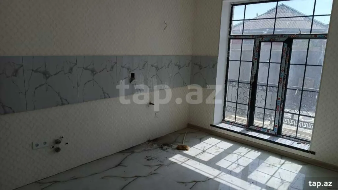 Satılır 4 otaqlı həyət evi