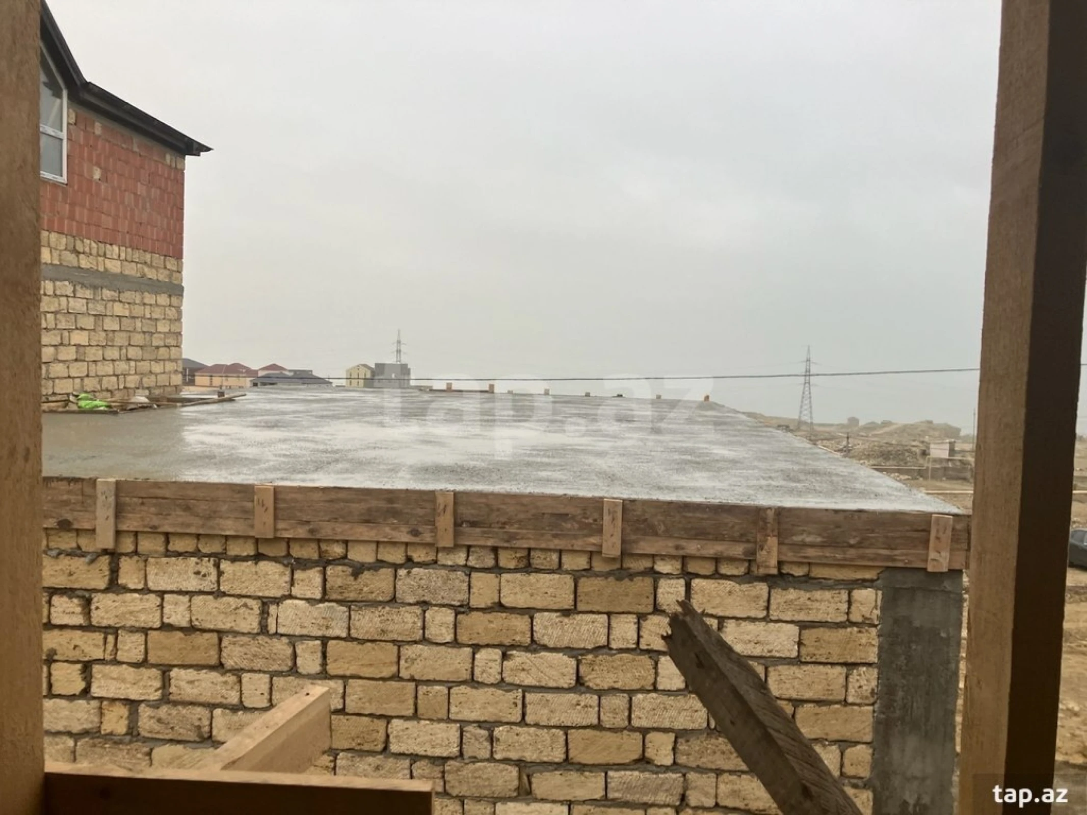 Satılır 4 otaqlı həyət evi