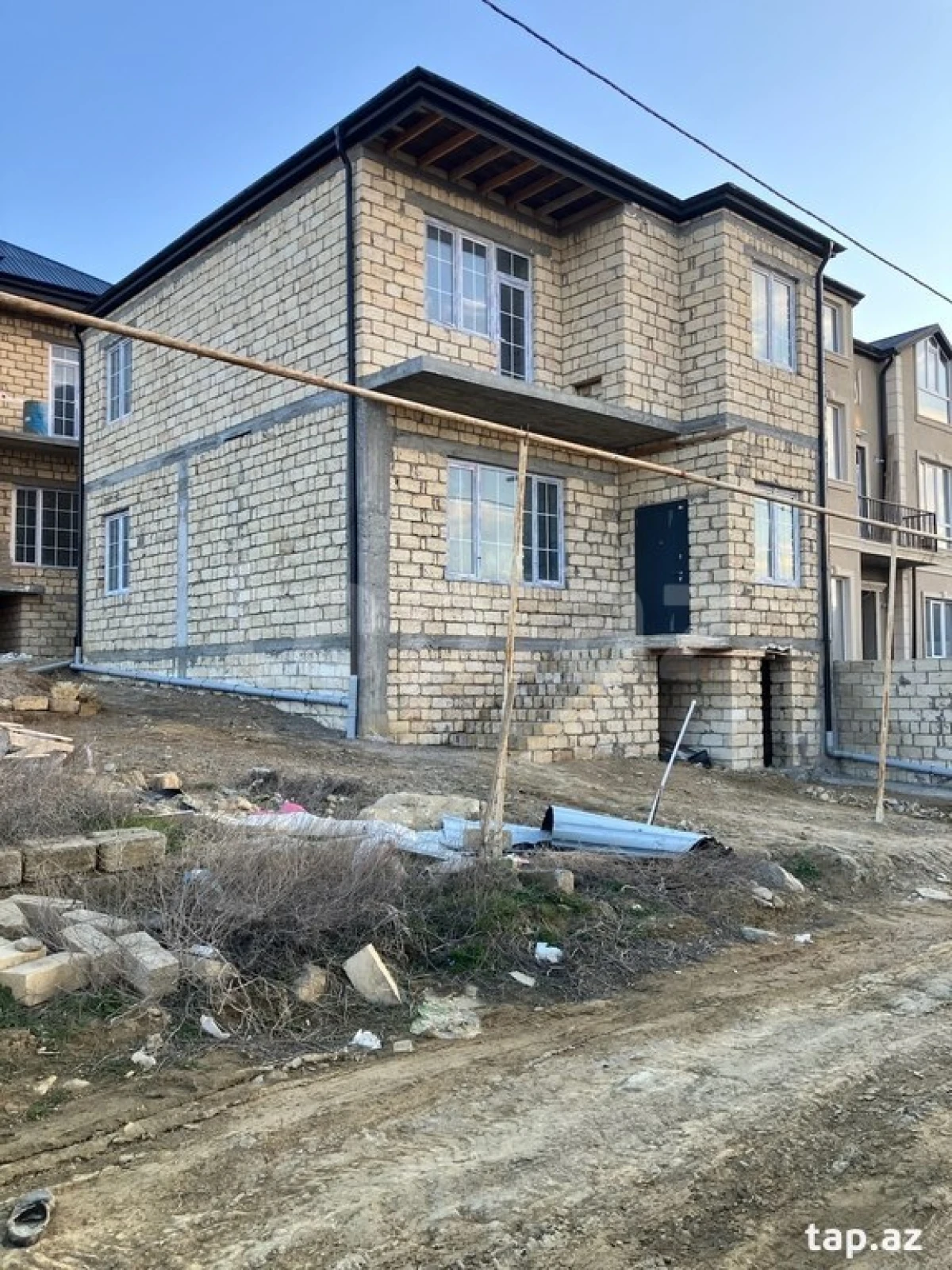 Satılır 4 otaqlı həyət evi