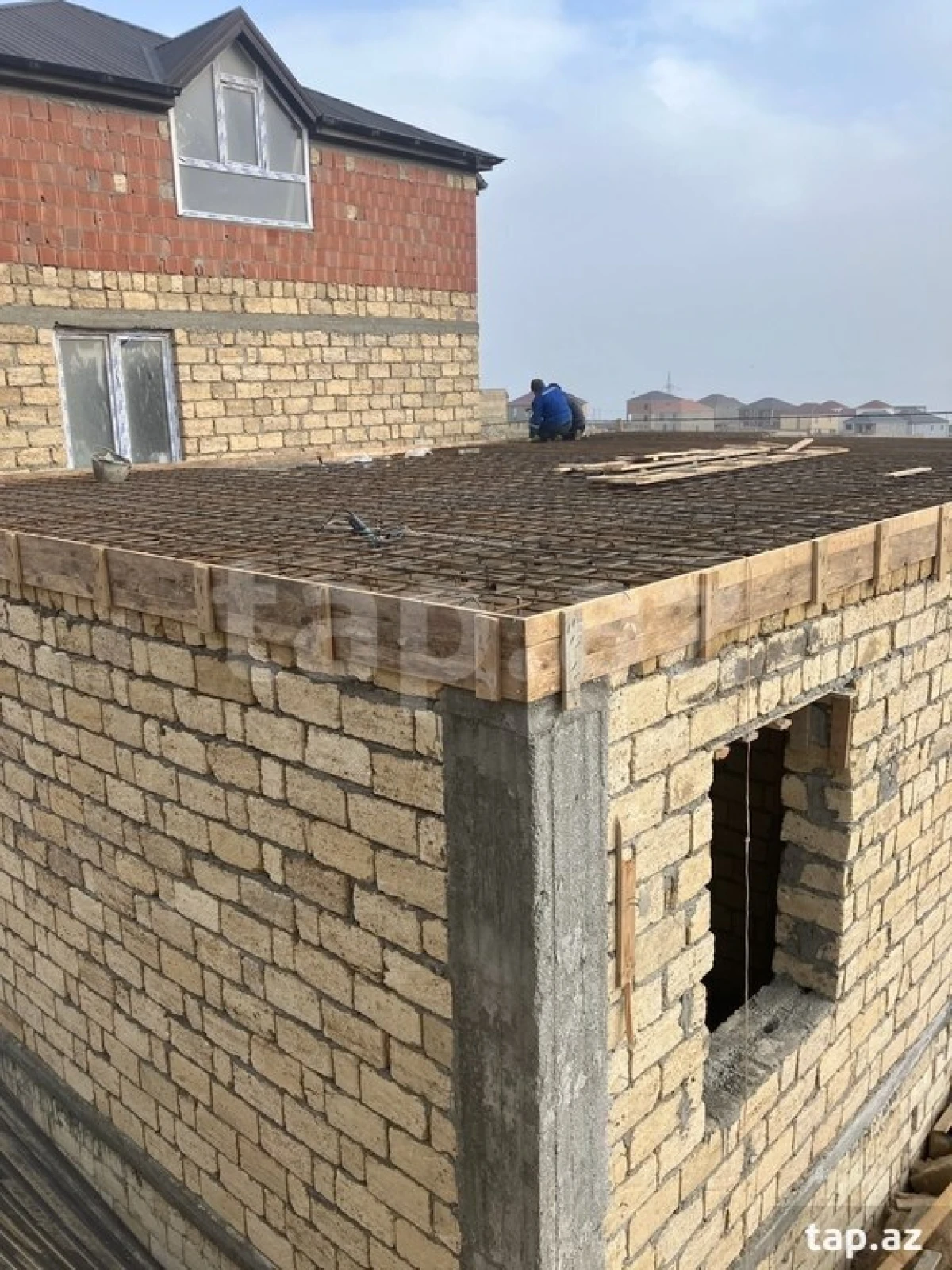 Satılır 4 otaqlı həyət evi